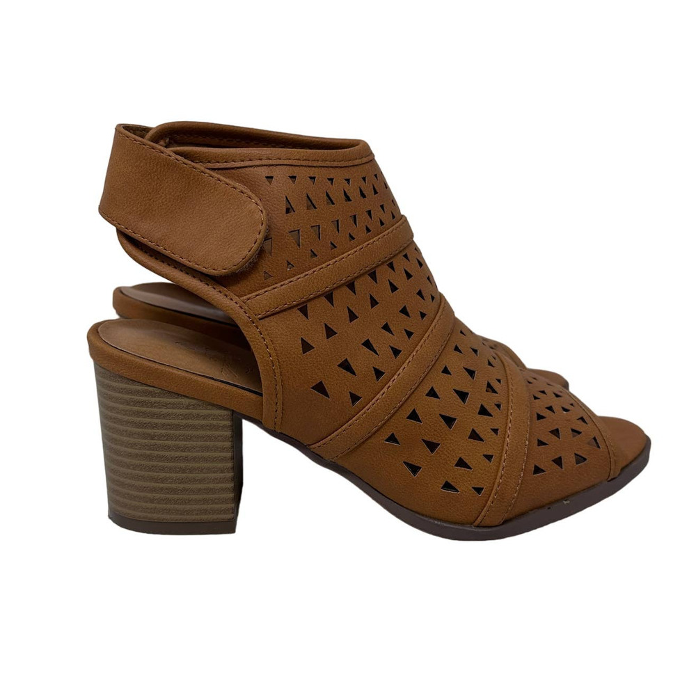 Amanda Blu Ankle Booties size 8